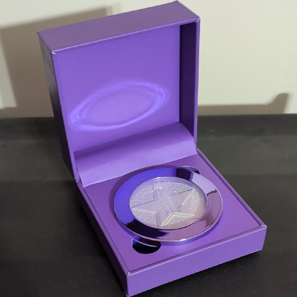 Jeffree Star Choking On Ice Extreme Frost Highlighter